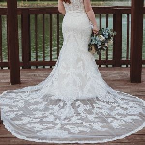 Beautiful wedding dress! Size 10 altered to a size 8. Long train. Veil included!